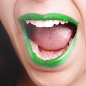 CBD-Oil-Under-the-Tongue-Green-Lips_600x.jpg Pourquoi prendre de l’huile de CBD sous la langue ?